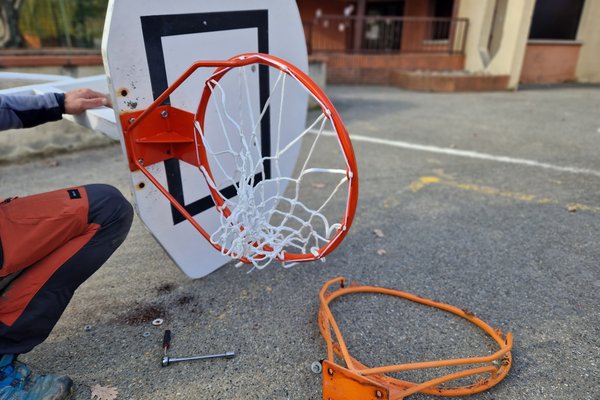 Remise en conformité but de basket collectivité école mairie