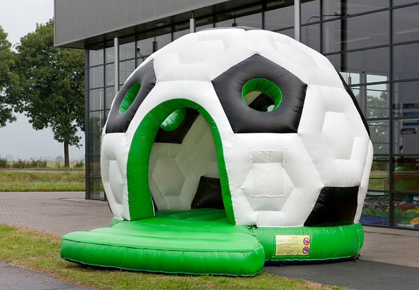 Strcuture gonflable ballon de foot, jeux gonflables football, chateau gonflable thème football