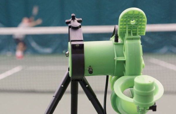 réglage lanceur de balles automatique pour court de tennis