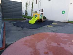 Pose sol coulé EPDM pour aire de jeux collecitivté, école et parc de mairie