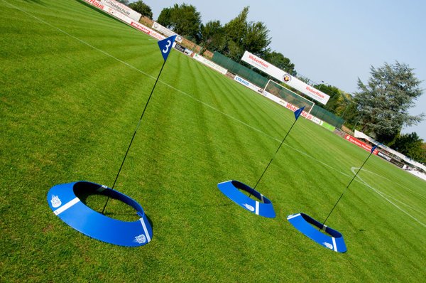 Kit de 3 cibles de Foot golf avec jalon, drapeau et sac de transport