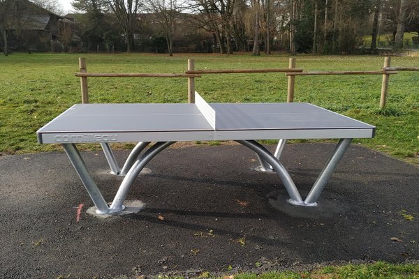 Pose table de ping pong Cornilleau Park pas cher
